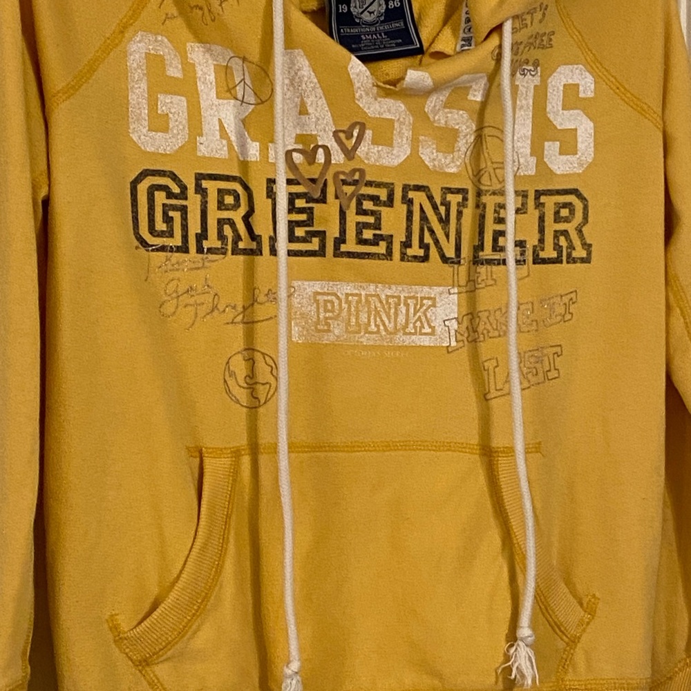 Sold 🩷🛍️New PINK Vintage Yellow Pullover Hoodie💛 - Picture 3 of 11